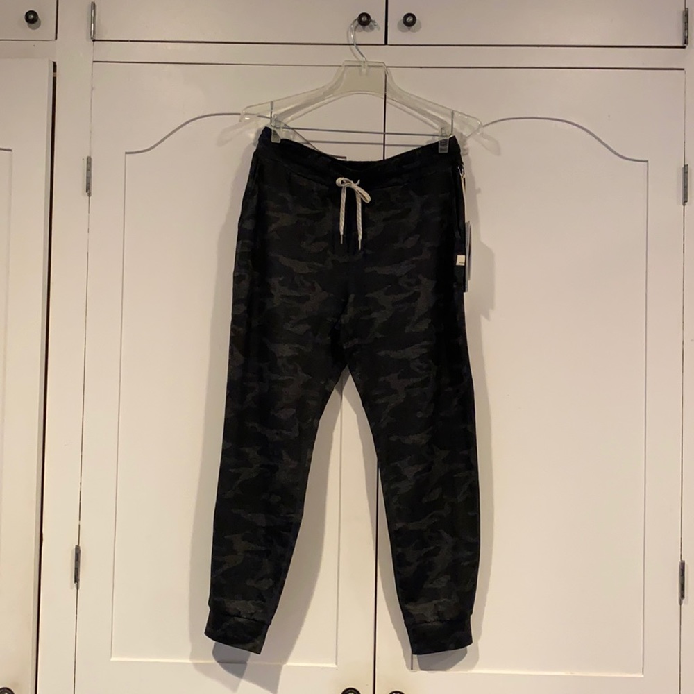 black camo medium nordstrom vuori joggers